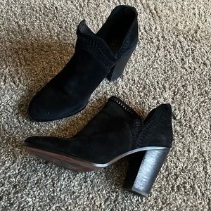 Size 8 Vince Camuto booties